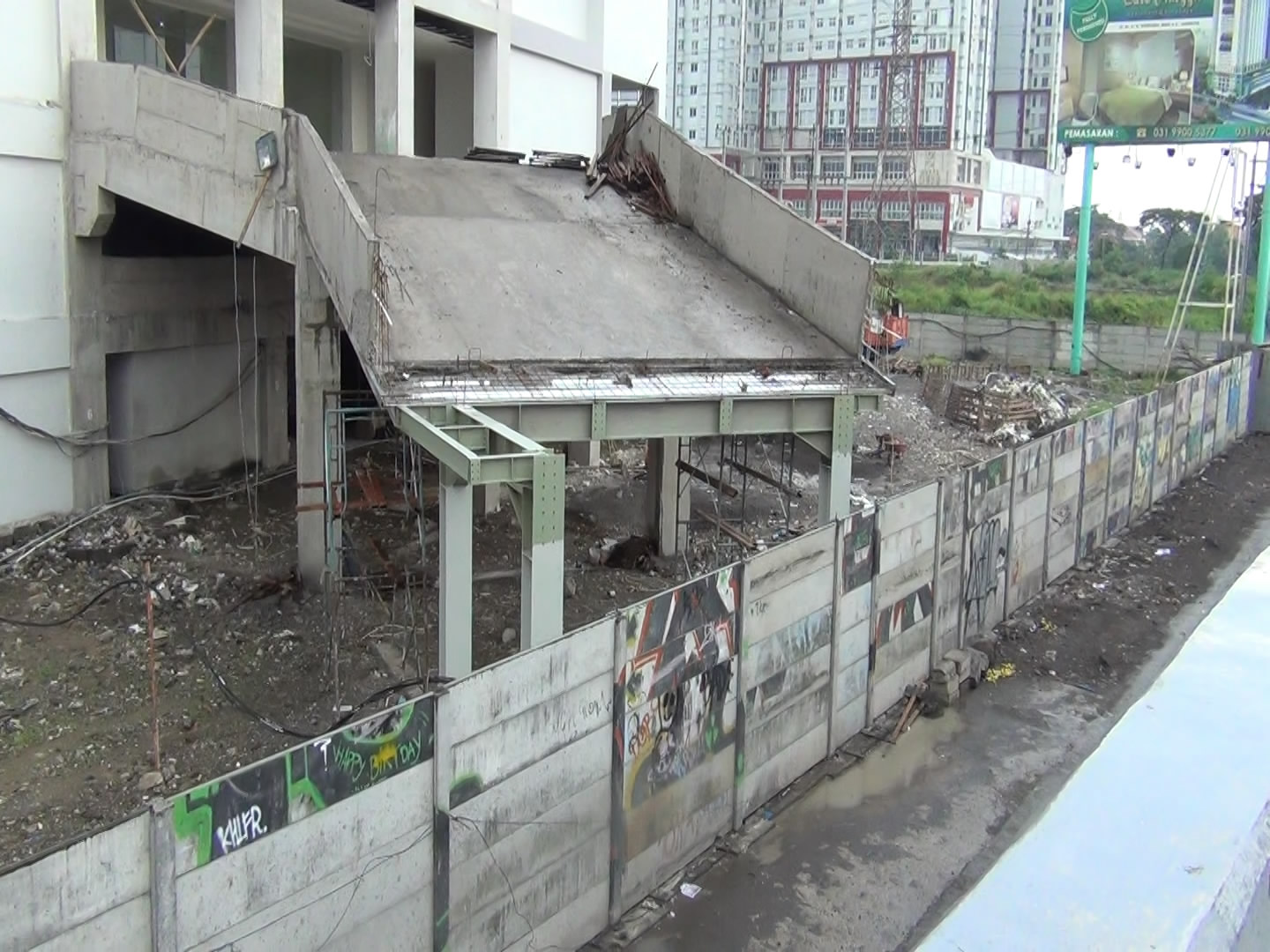 Foto dokumentasi jembatan Apartemen Bale Hinggil. (Foto: Dokumentasi)