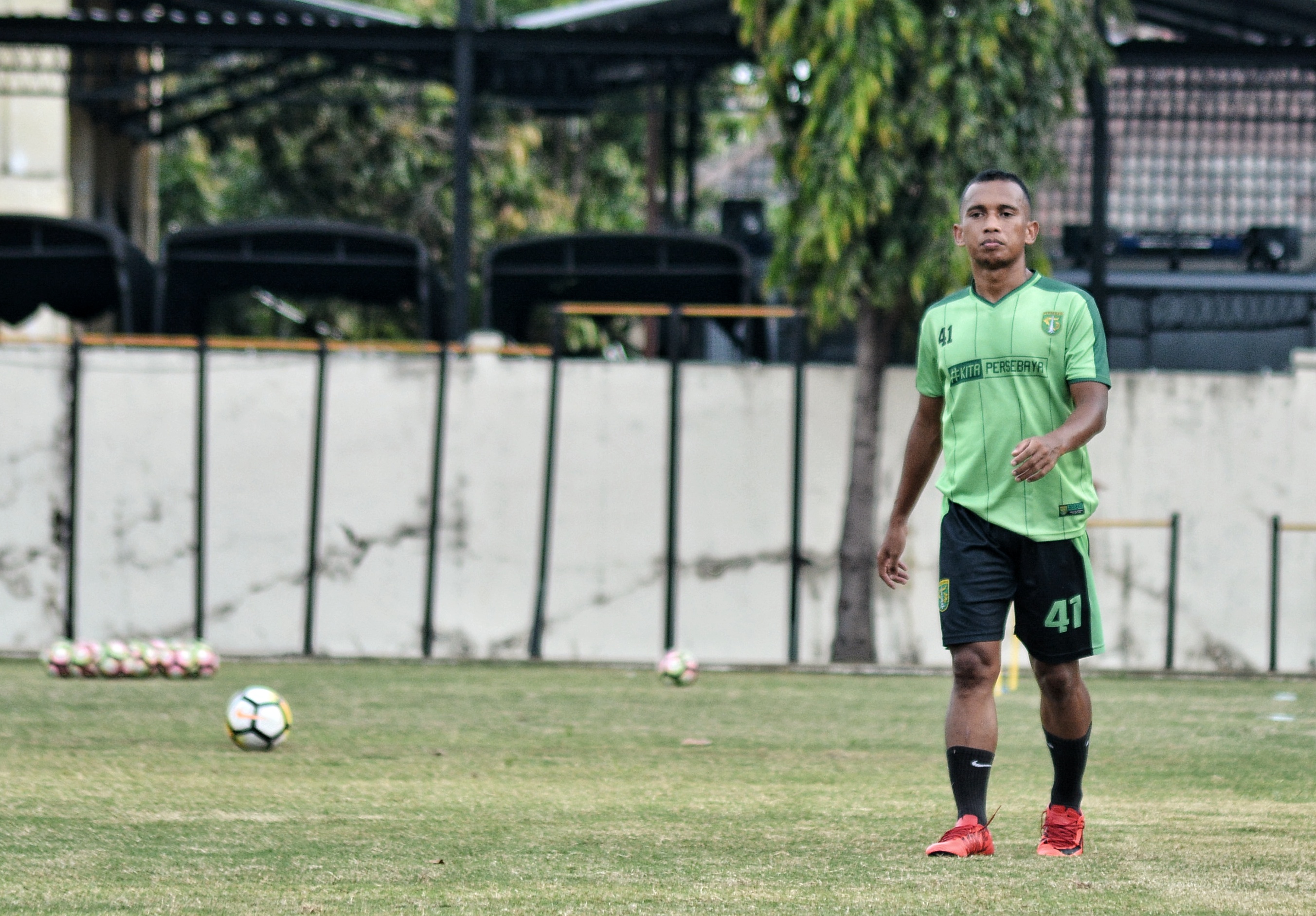 Pemain Persebaya Surabaya, Irfan Jaya mengaku masih kurang enak badan akibat tifus. (foto: hrs/ngopibareng)