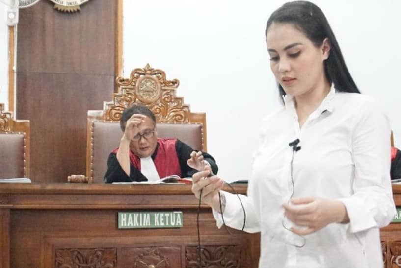 Jennifer Dunn menjalani persidangan kasus narkoba, Faisal Haris dikabarkan selingkuh.