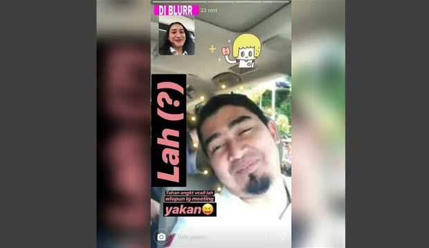 Foto Ustad Solmed video call dengan Rizqy Ramadita.