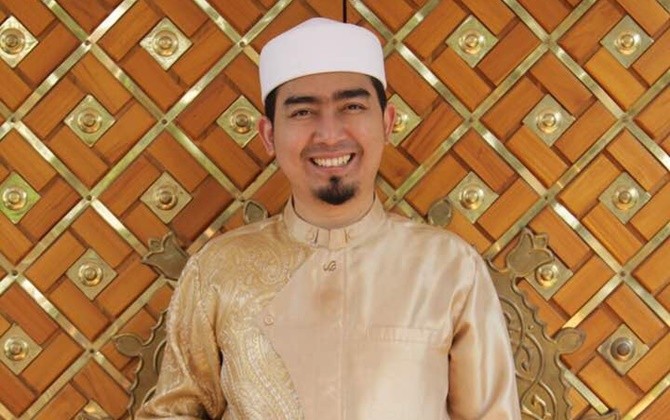 Ustaz Solmed.