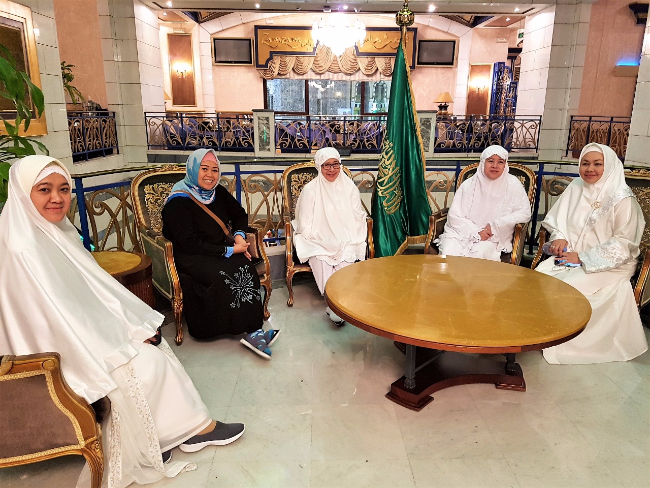 Yenny Wahid dan Puan Maharani bersama isteri Dubes RI untuk Arab Saudi, Ny Agus Maftuh A. (foto: Agus Maftuh/Dubes RI di Ryad for ngopibareng.id)