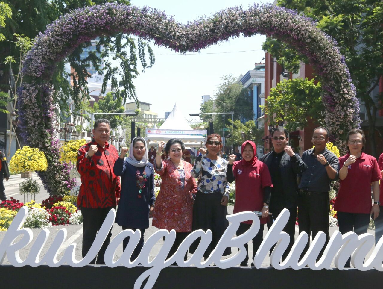 Megawati, Susi Pudjiastuti, Tri Rismaharini, dan Puti Guntur Soekarno kampanyekan konservasi lingkungan, di Surabaya, Minggu, 29 April 2018. (Foto: Ist)