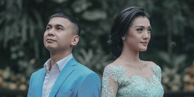 Raditya Dika dan sang kekasih Anissa Azizah.