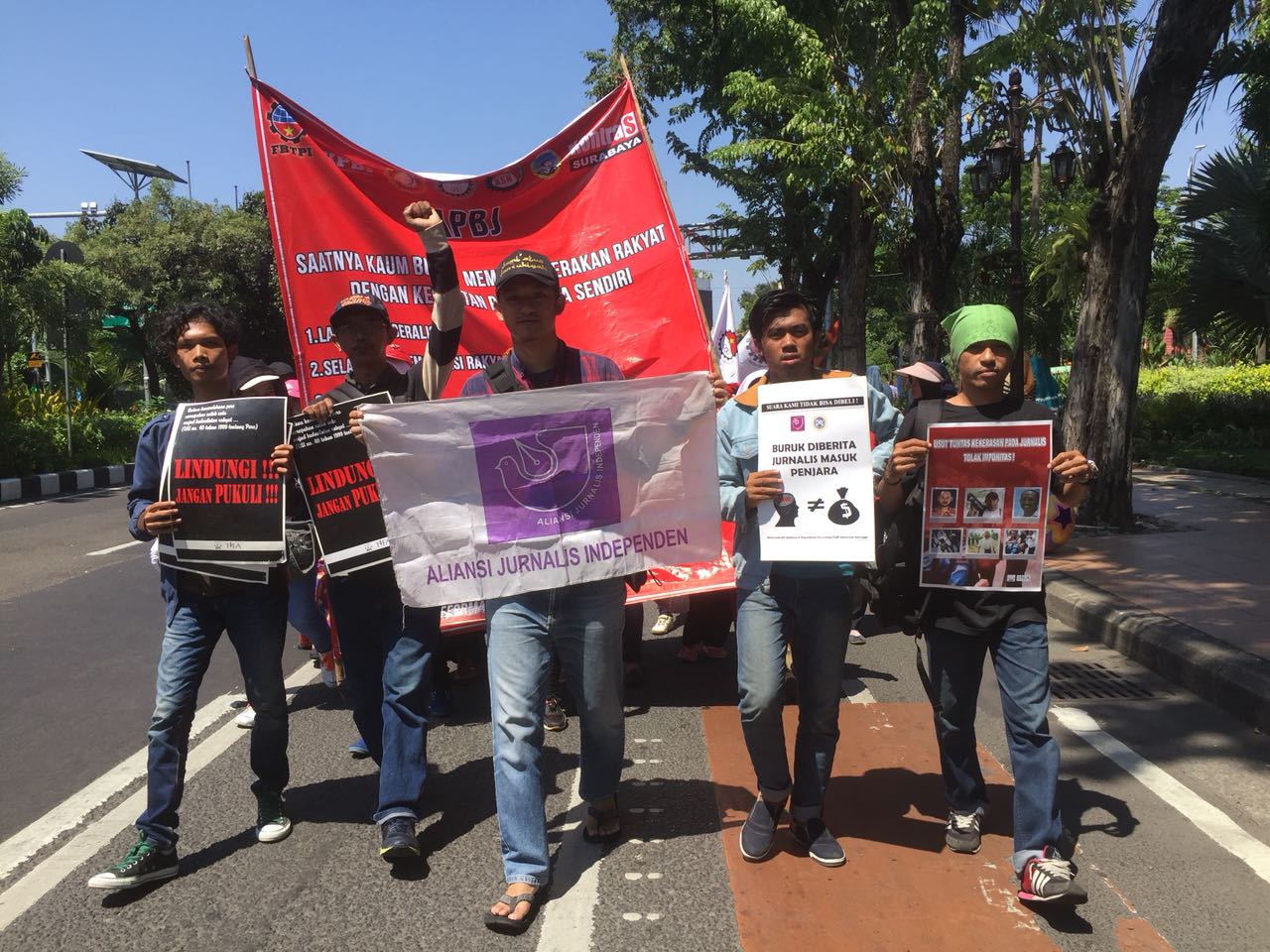 AJI Surabaya saat peringatan May Day, Selasa, 1 May 2018.  