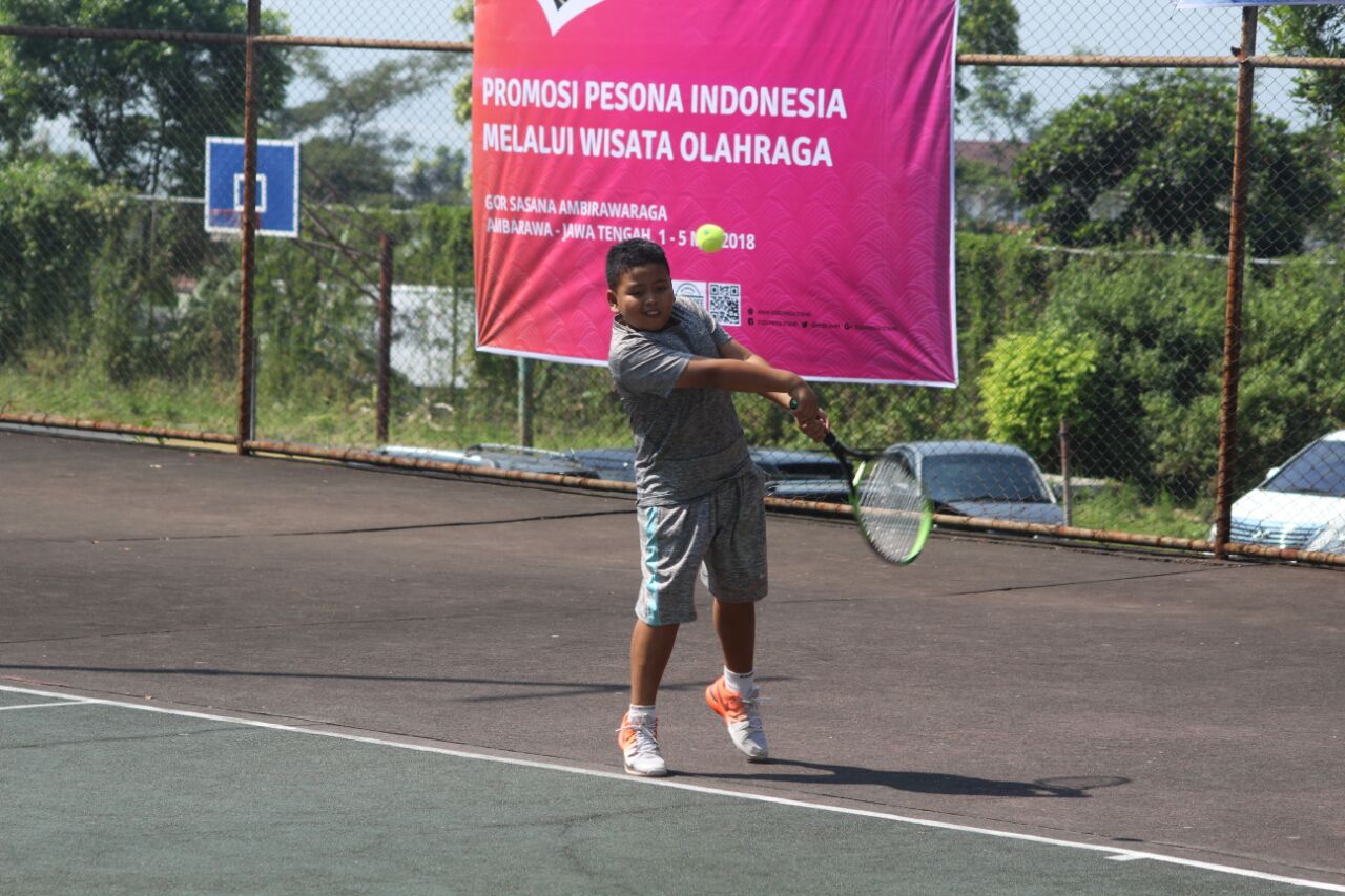 Semangat mengembalikan bola. foto:ist