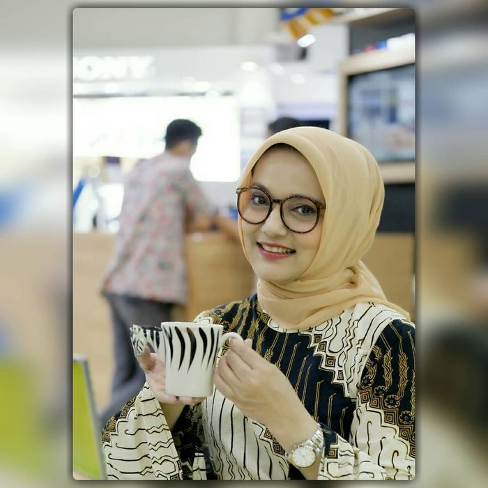 Marissa Haque menjadi dosen di tiga kampus ternama.