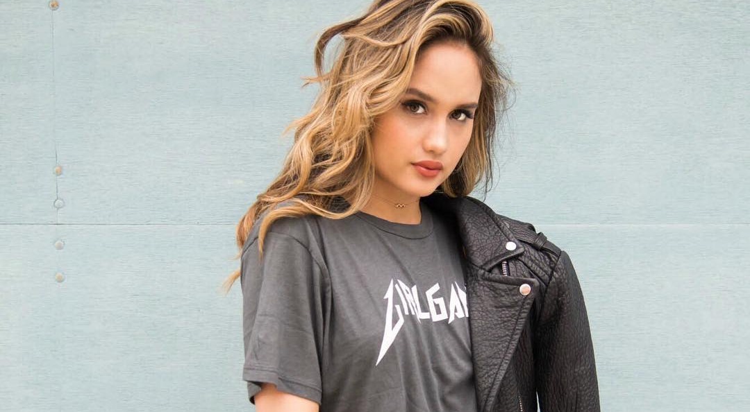 Cinta Laura pernah mengajar Bahasa Inggris.