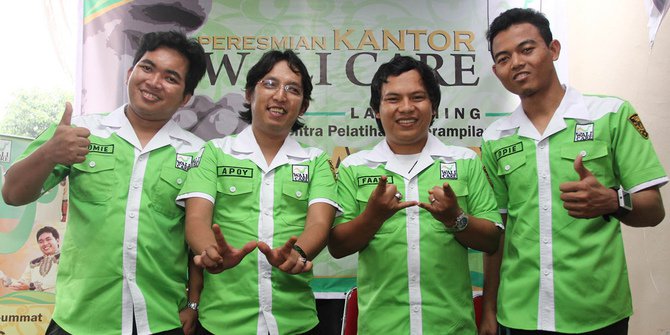Wali band menampung anak tidak mampu di Salami School di Cirendeu, Tangerang Selatan.
