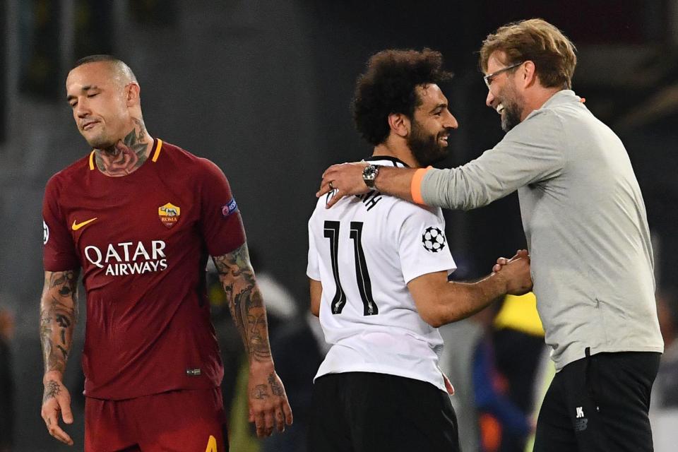 Pemain AS Roma, Radja Nainggolan lesu usai tersingkir di babak semifinal Liga Champions. foto:afp