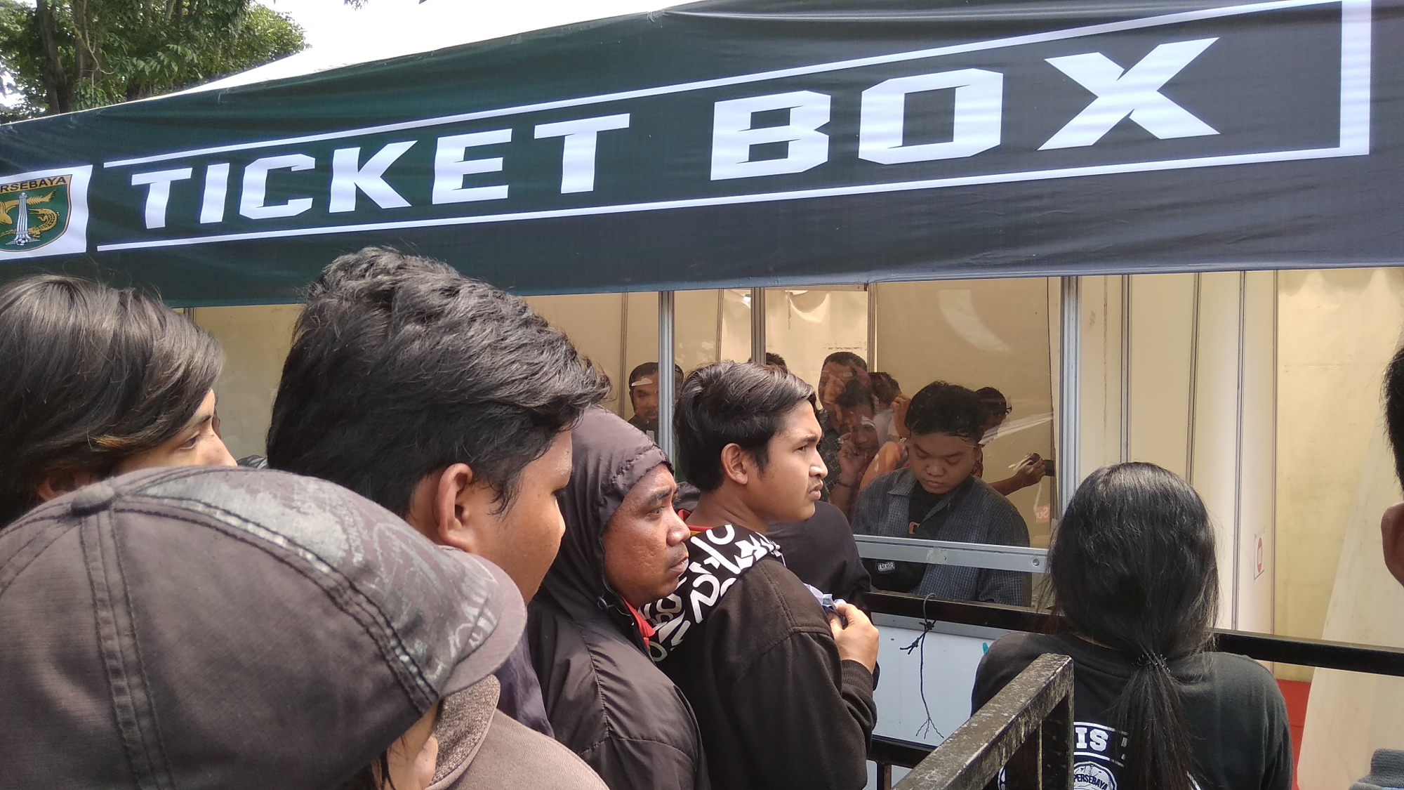 Tiket Box pertandingan Persebaya vs Arema FC, di Korem 084 Jl A. Yani, nomer 1, Surabaya, Kamis 3 Mei 2018. (foto: hrs/ngopibareng)