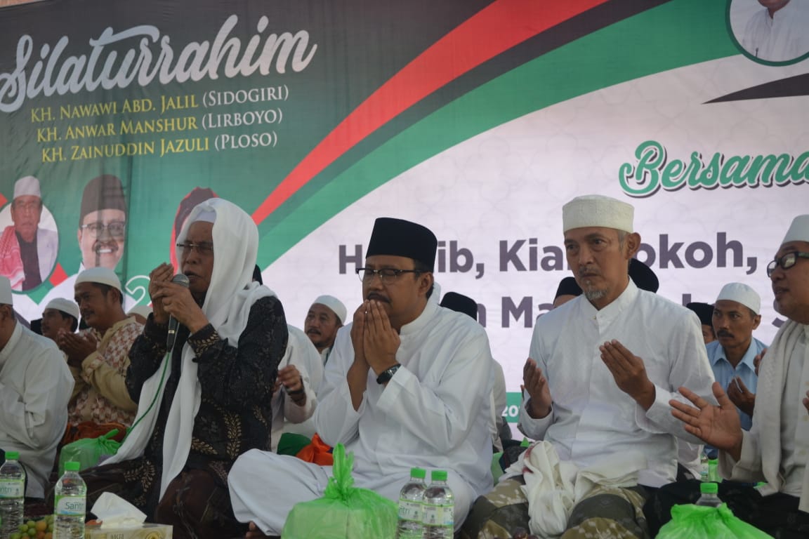 Gus Ipul menghadiri silaturahmi bersama habaib, Kiai, tokoh dan alumni pesantren se Bangkalan di pesantren Syaichona Cholil Bangkalan, Kamis, 3 Mei 2018, siang.