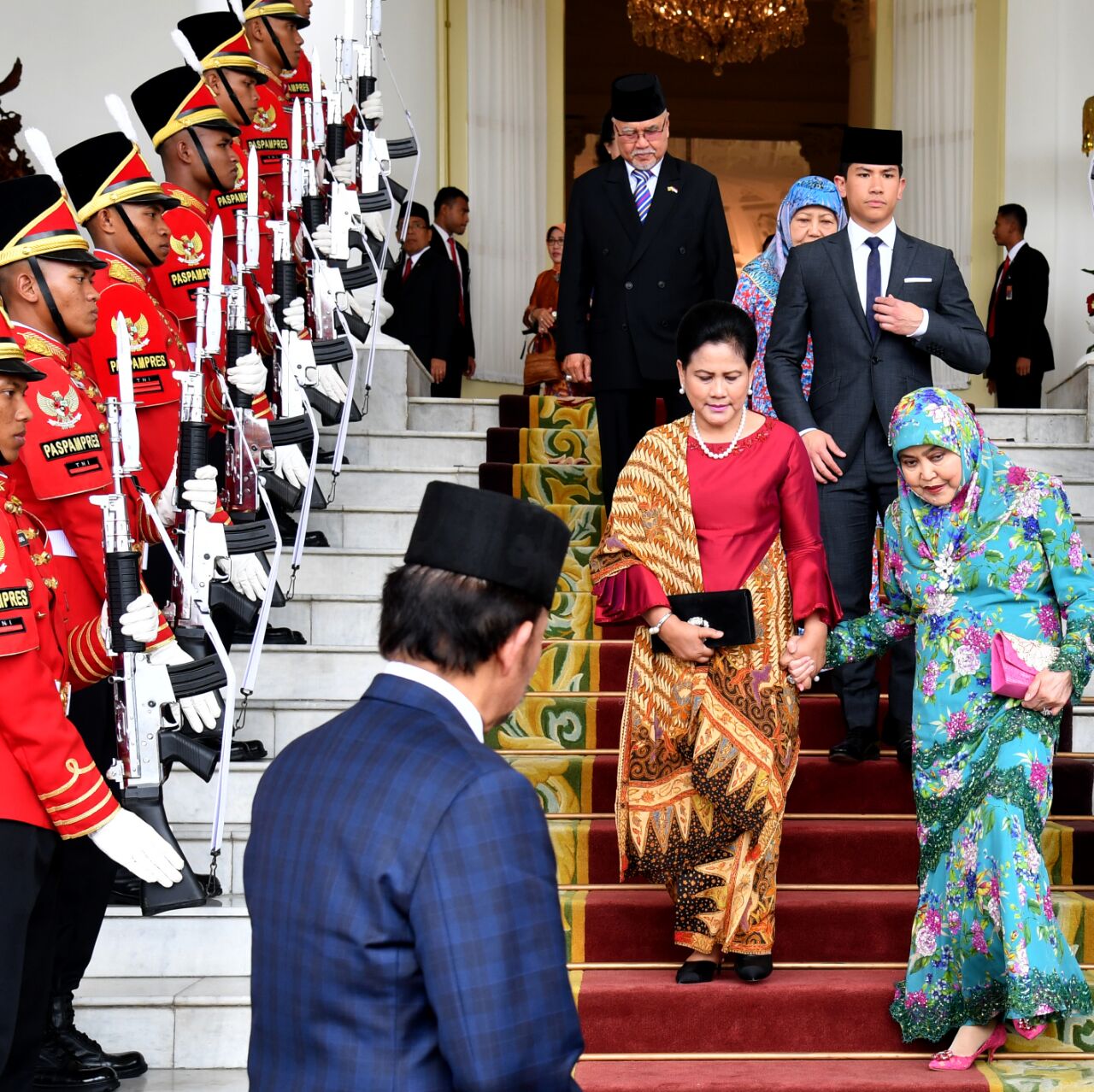Presiden Joko Widodo hari ini menyambut kedatangan Sultan Brunei Darussalam, Sultan Haji Hassanal Bolkiah, di Istana Kepresidenan Bogor, Jawa Barat,  Kamis, 3 Mei 2018. (Foto: Biro Pers Setpres)