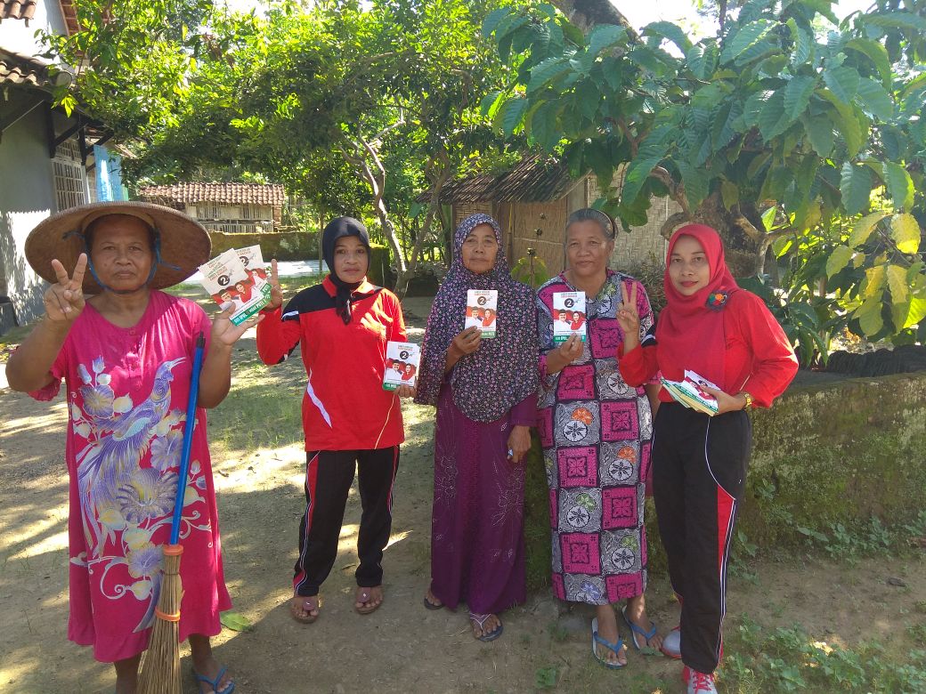 PDIP mengajak warga Trenggalek untuk memilih Calon Gubernur Saifullah Yusuf (Gus Ipul) dan Calon Wakil Gubernur Puti Guntur Soekarno, kandidat nomor 2, Kamis, 3 Mei 2018.