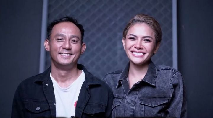 Nikita Mirzani bersama suami barunya, Dipo Latief.
