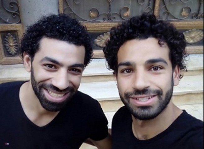 Mo Salah dan 'Kembarannya' Ahmed Bahaa. (Foto: Instagram)