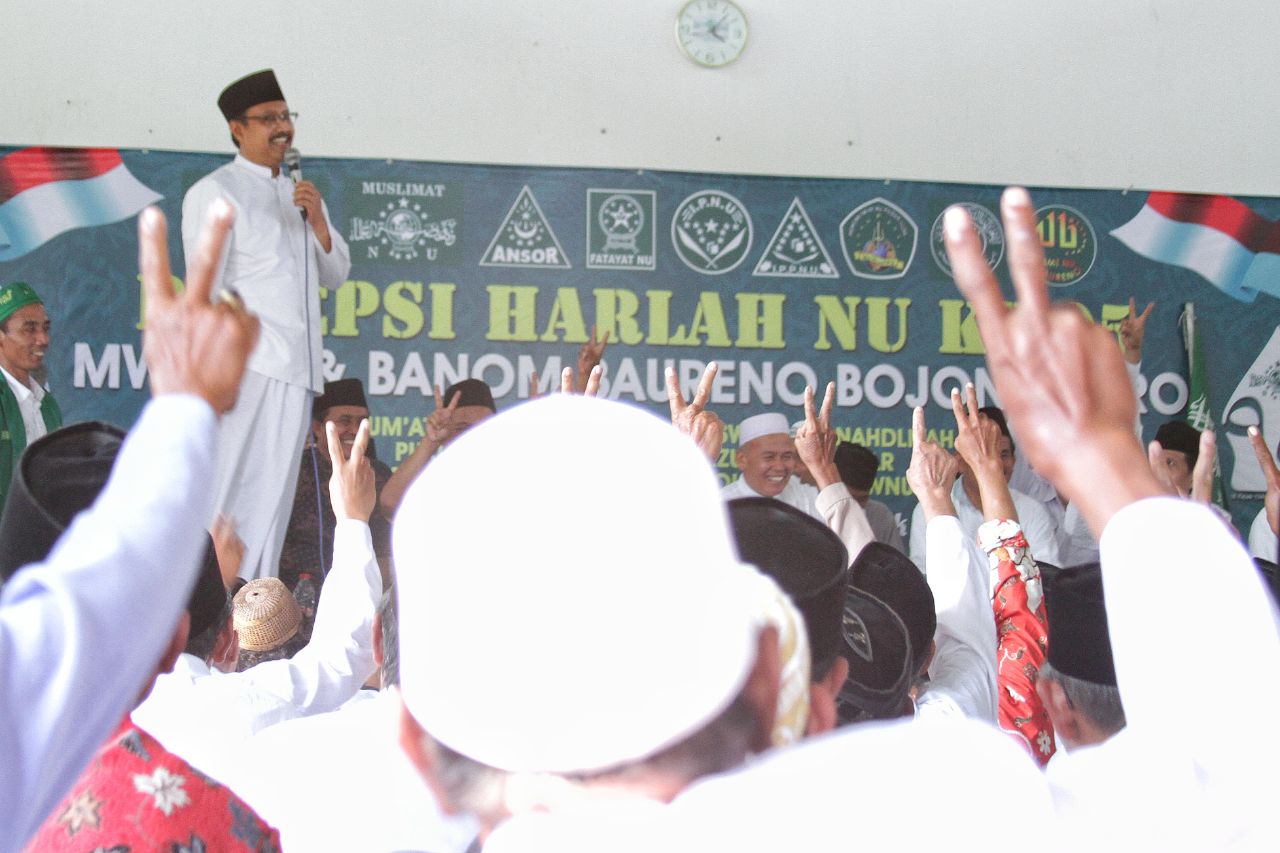 Gus Ipul dapat dukungan dari ribuan warga NU se Kabupaten Bojonegoro. Dukungan warga ini mereka buktikan dengan menghadiri tiga titik acara yang diikuti Gus Ipul, Jumat, 4 Mei 2018. (Foto: Ist)