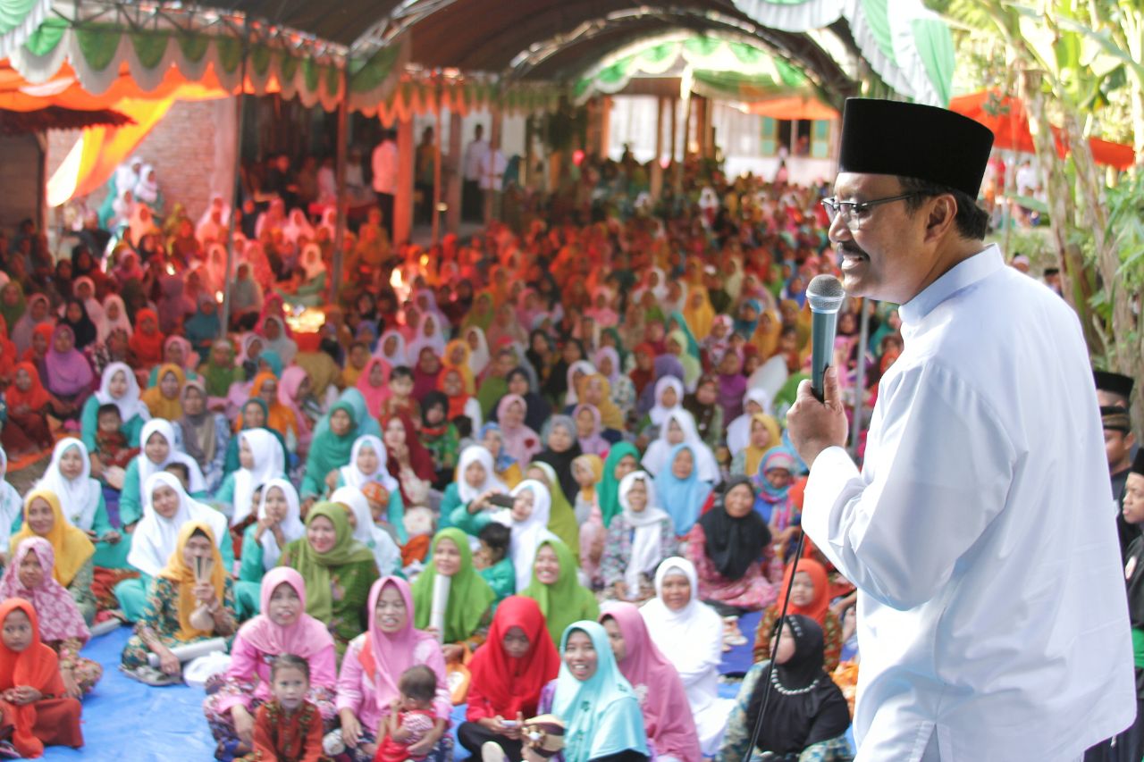 Gus Ipul dapat dukungan dari ribuan warga NU se Kabupaten Bojonegoro. Dukungan warga ini mereka buktikan dengan menghadiri tiga titik acara yang diikuti Gus Ipul, Jumat, 4 Mei 2018. (Foto: Ist)