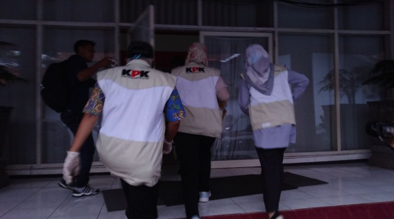 KPK geledah Kantor Pemkab Mojokerto. (Foto: frd/ngopibareng.id)