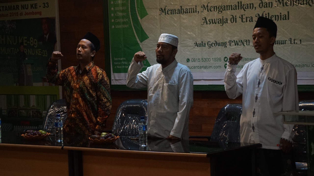 SIAP: KH Abdurrahman Navis (tengah) dalam Daurah Aswaja An-Nahdliyah di PWNU Jatim. (foto: ngopibareng.id)