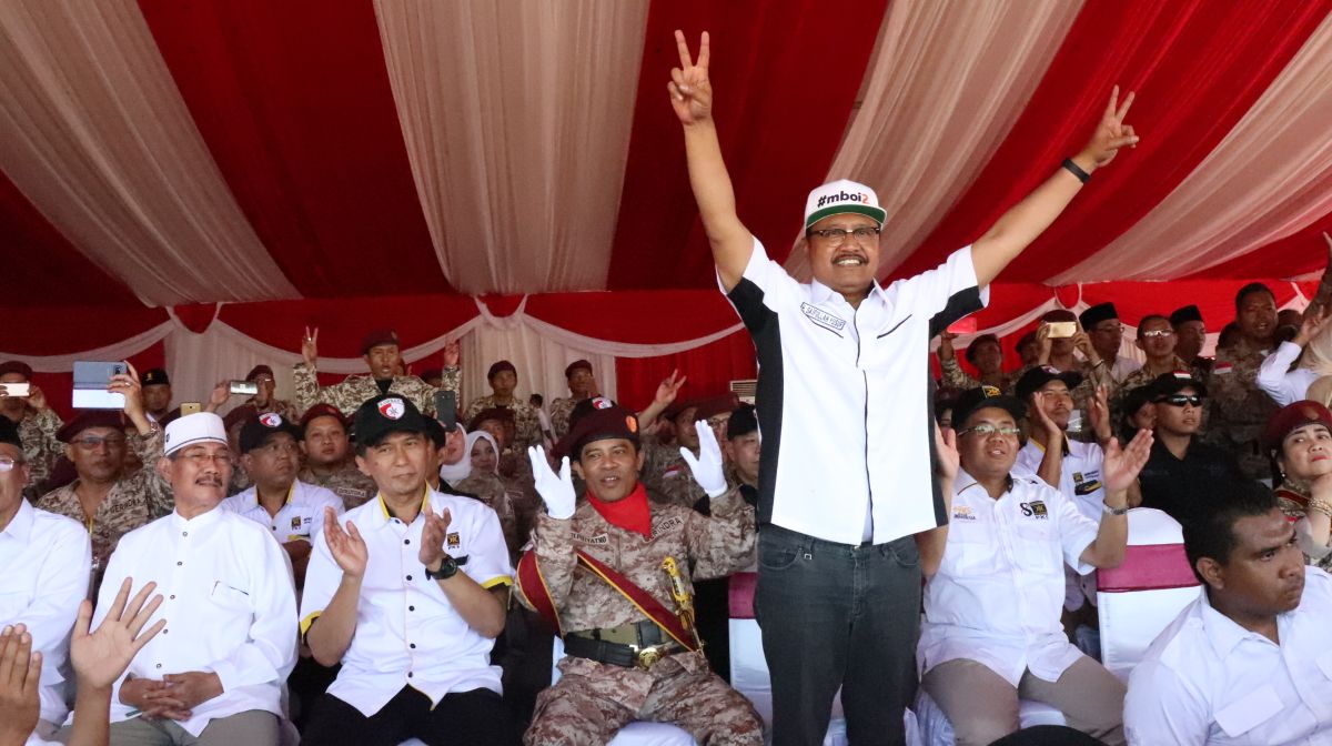 Gus Ipul menghadiri Apel Kader dan Pengukuhan Divisi Raden Wijaya 6000 Laskar Pandu Garuda Jawa Timur di Pasuruan, Jawa Timur, Minggu, 6 Mei 2018