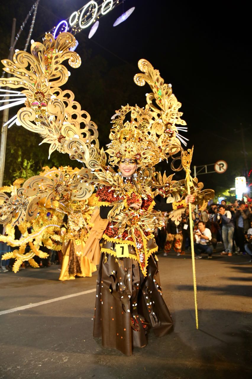 Seperti peri sedang turun ke jalan. foto:genpi.co