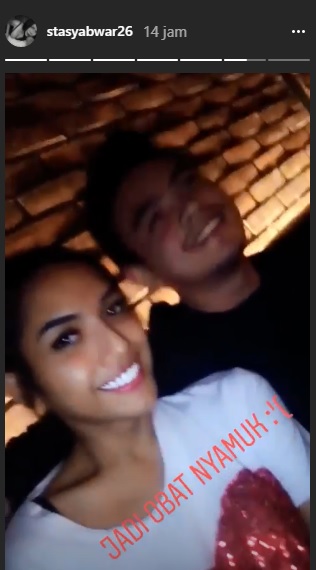 Hasil tangkap layar tentang kedekatan Millen bersama seorang cowok. (Instagram)