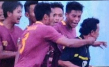 Pemain Bhayangkara Muda terekam menonjok muka wasit