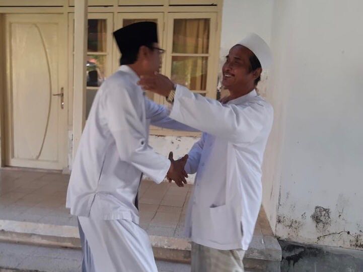 Gus Ipul menyempatkan untuk sowan minta doa restu sekaligus silaturahmi ke KH Muhammad Jabir Ali Ridho di Pondok Pesantren Bustanus Sholihin Al Bukhari, di Nanggerlabuhan, Sreseh, Klobur, Kabupaten Sampang itu, Selasa, 8 Mei 2018. 