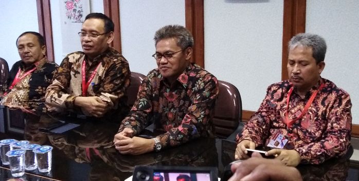 Sekertaris Jendral Kemenristek Dikti, Ainun Na'im, saat di temui di Universitas Airlangga (Unair) Surabaya, Selasa, 8 Mei 2018. (Foto: frd/ngopibareng.id)