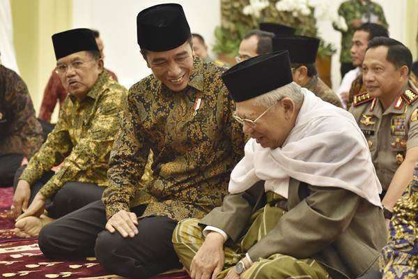 KEAKRABAN: KH Ma’ruf Amin (Ketua Umum MUI Pusat) bersama Presiden Joko Widodo. (foto: dok ngopibareng.id)