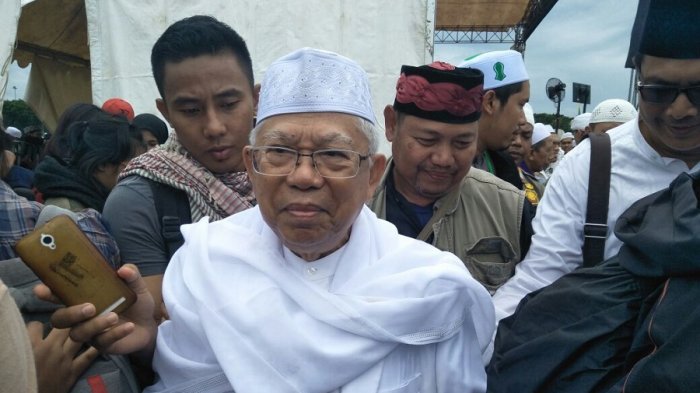 PENEGASAN: KH Ma’ruf Amin, Ketua Umum Majelis Ulama Indonesia (MUI) Pusat, melayani pertanyaan awak media. (foto: ist)