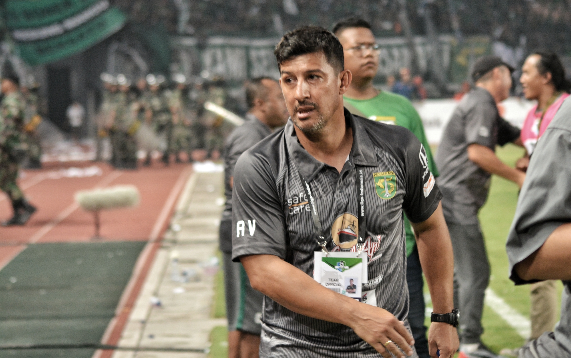 Pelatih Persebaya, Angel Alfredo Vera sore ini mengaku timnya terbang ke Samarinda. (foto: hrs/ngopibareng)