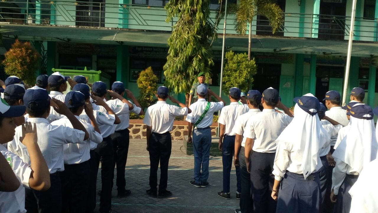 Babinsa Koramil 0815/07 Jetis Menjadi Pembina Upacara Di MTs - MA Al-Mustofa