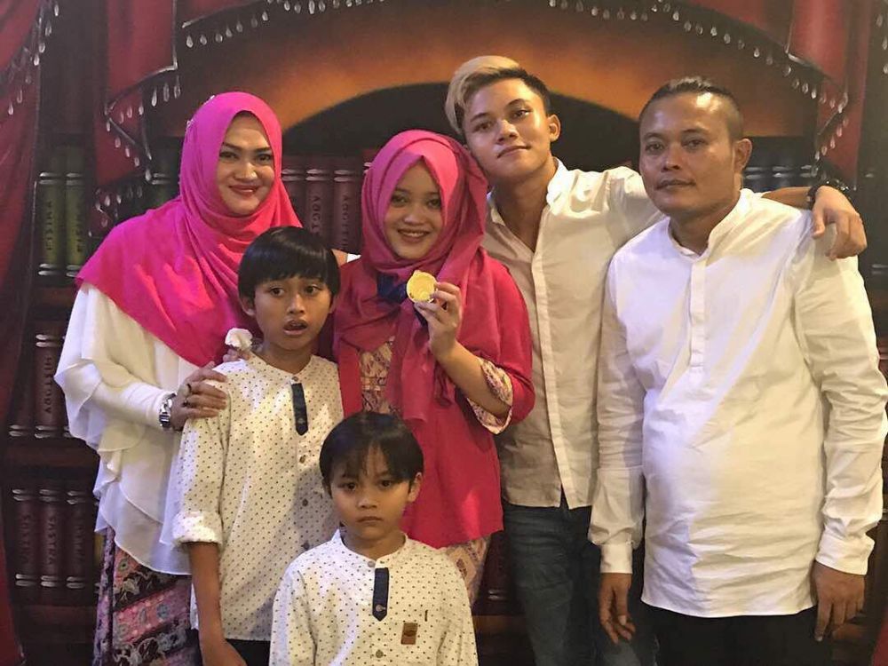 Sule bersama keluarga.