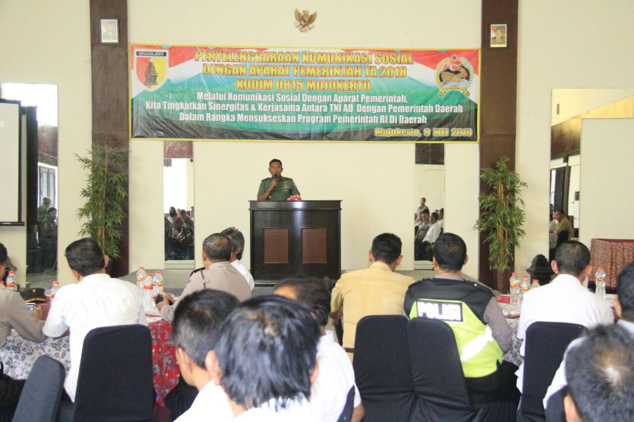 Kasdim 0815 Mojokerto Mayor Inf Nuryakin, S.Sos, Saat Membuka Kegiatan Komsos Dengan Aparat Pemerintah Di Sun Palace Hotel, Trowulan