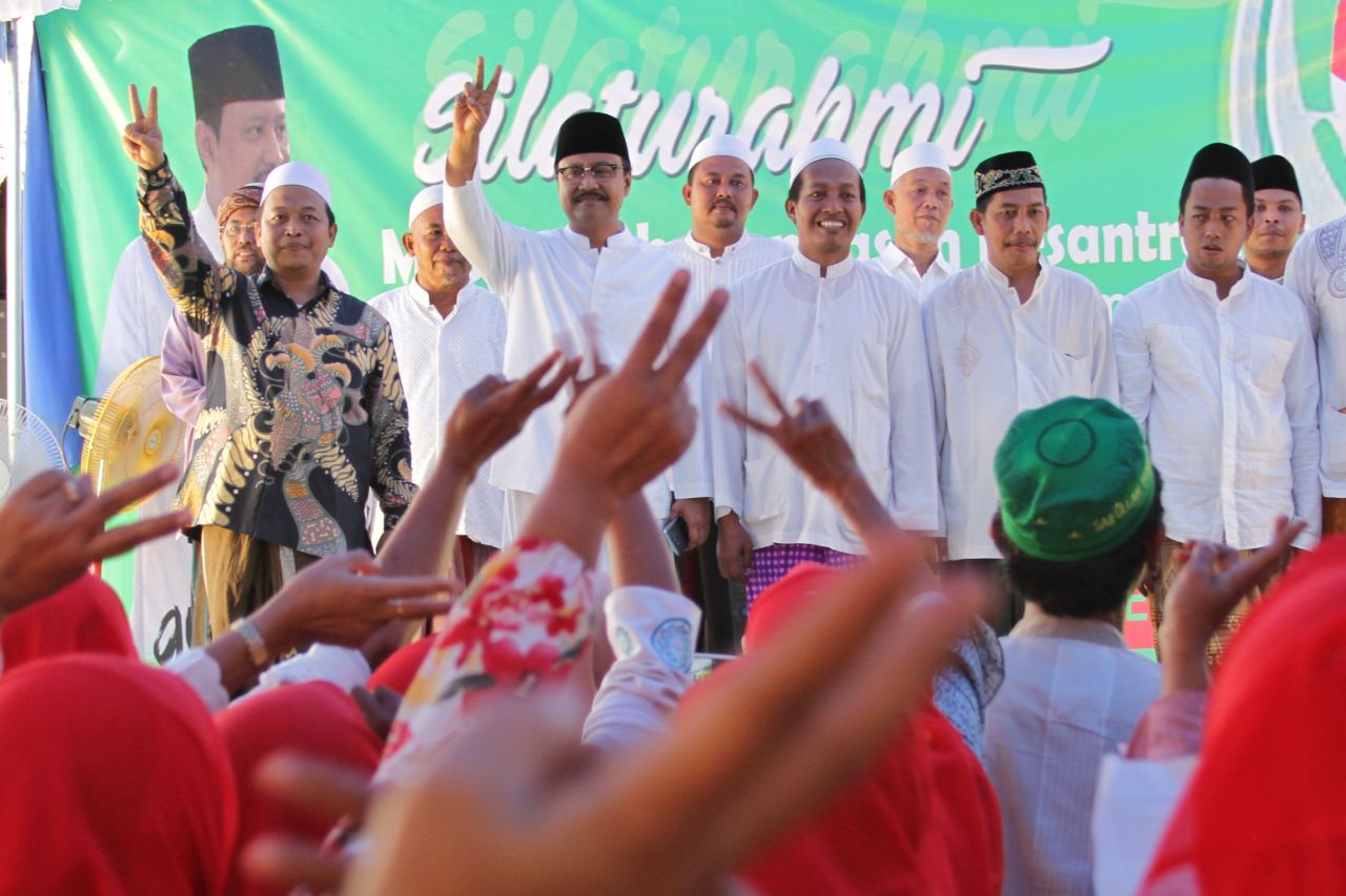 Gus Ipul  silaturrahim bersama kiai dengan tajuk 'Silaturrahmi Masyayikh, Pengasuh Pesantren, dan Tokoh Masyarakat, Kabupaten Lumajang,