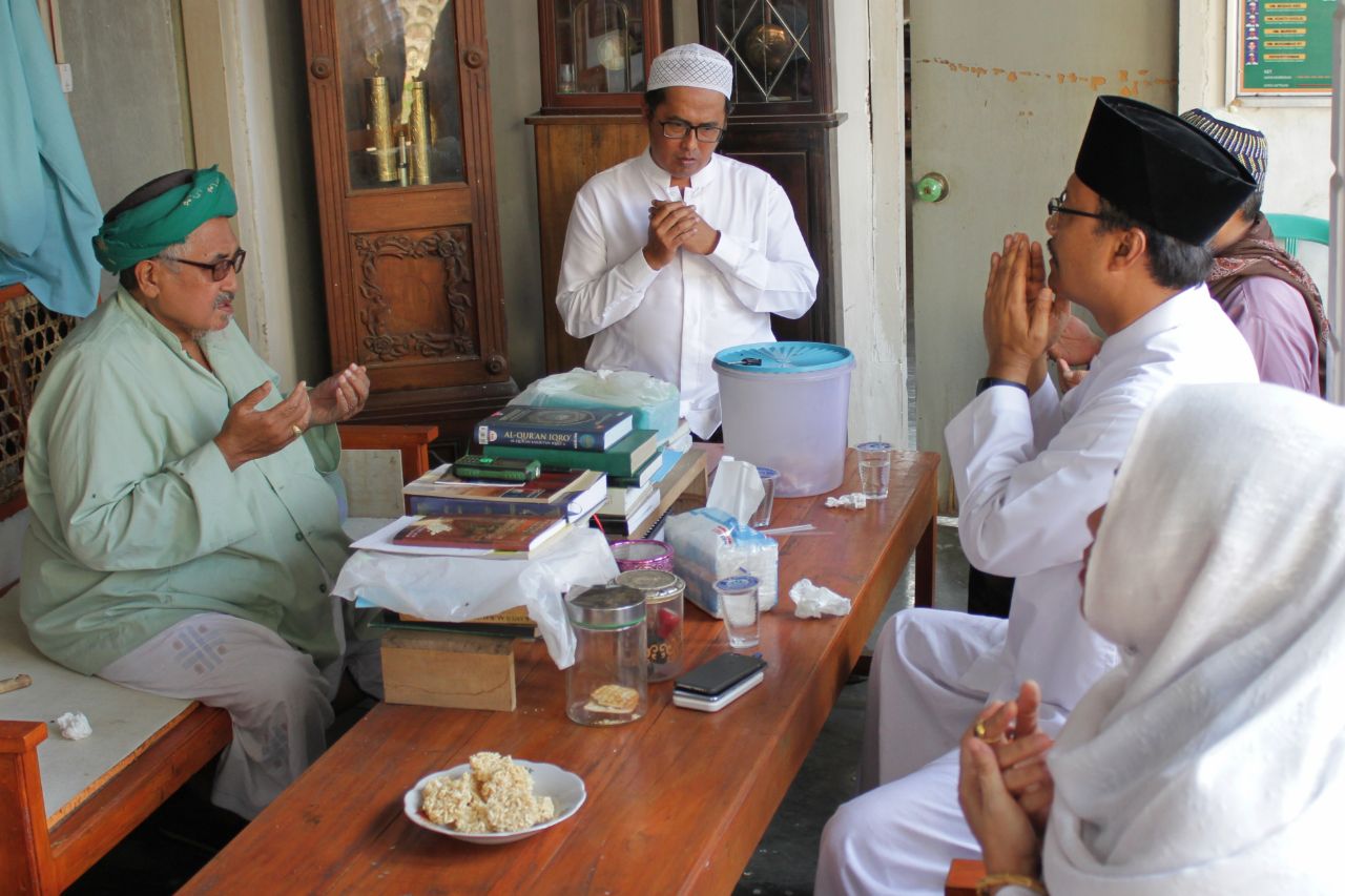 Gus Ipul dan Para Kiai Kampung menghadiri pertemuan tertutup di Pondok Pesantren Roudlotul Ulum, Sumberwringin, Jember, Kamis, 10 Mei 2018.