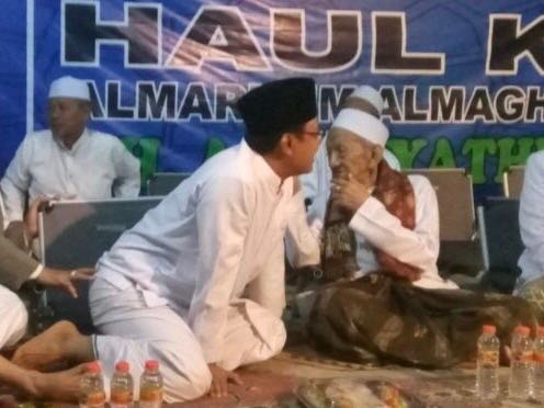 Kebersamaan Gus Ipul dengan (alm) KH Sholeh Qosim. 