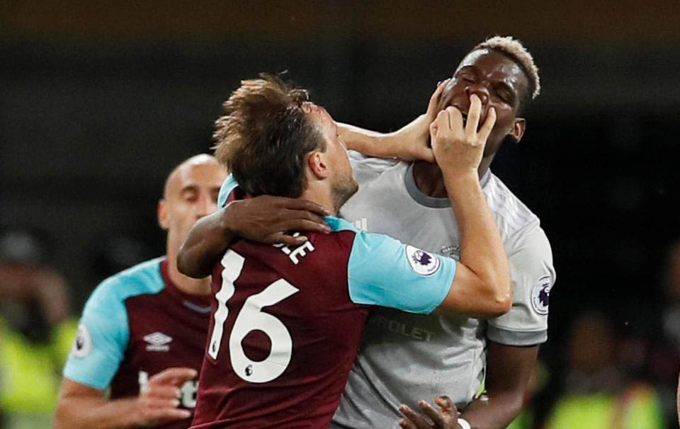 Perkelahian Pogba dengan Noble di Liga Inggris dini hari tadi. foto:reuters