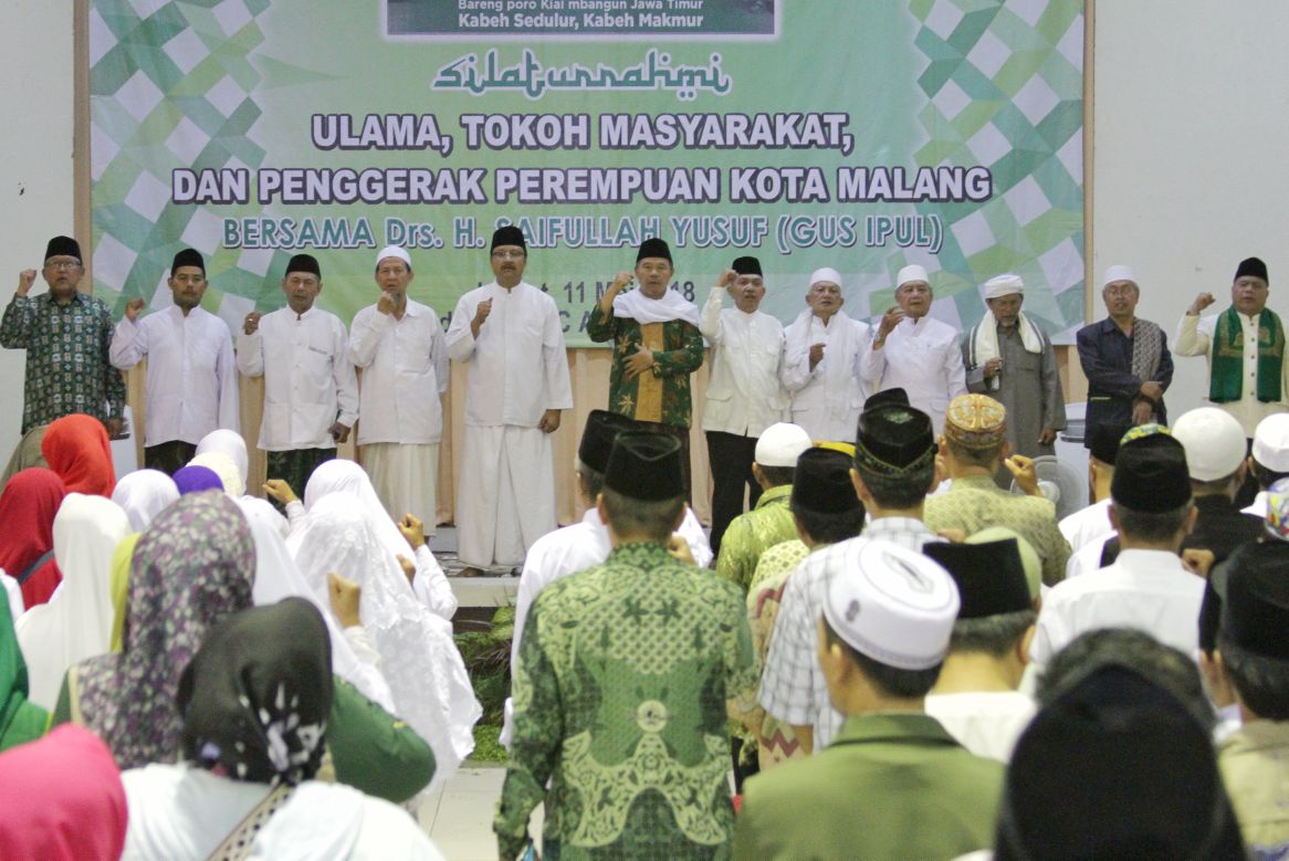 Gus Ipul silaturahmi ulama, tokoh, dan penggerak perempuan Kota Malang, di Gedung VEDC, Arjosari, Malang Jumat, 11 Mei 2018.