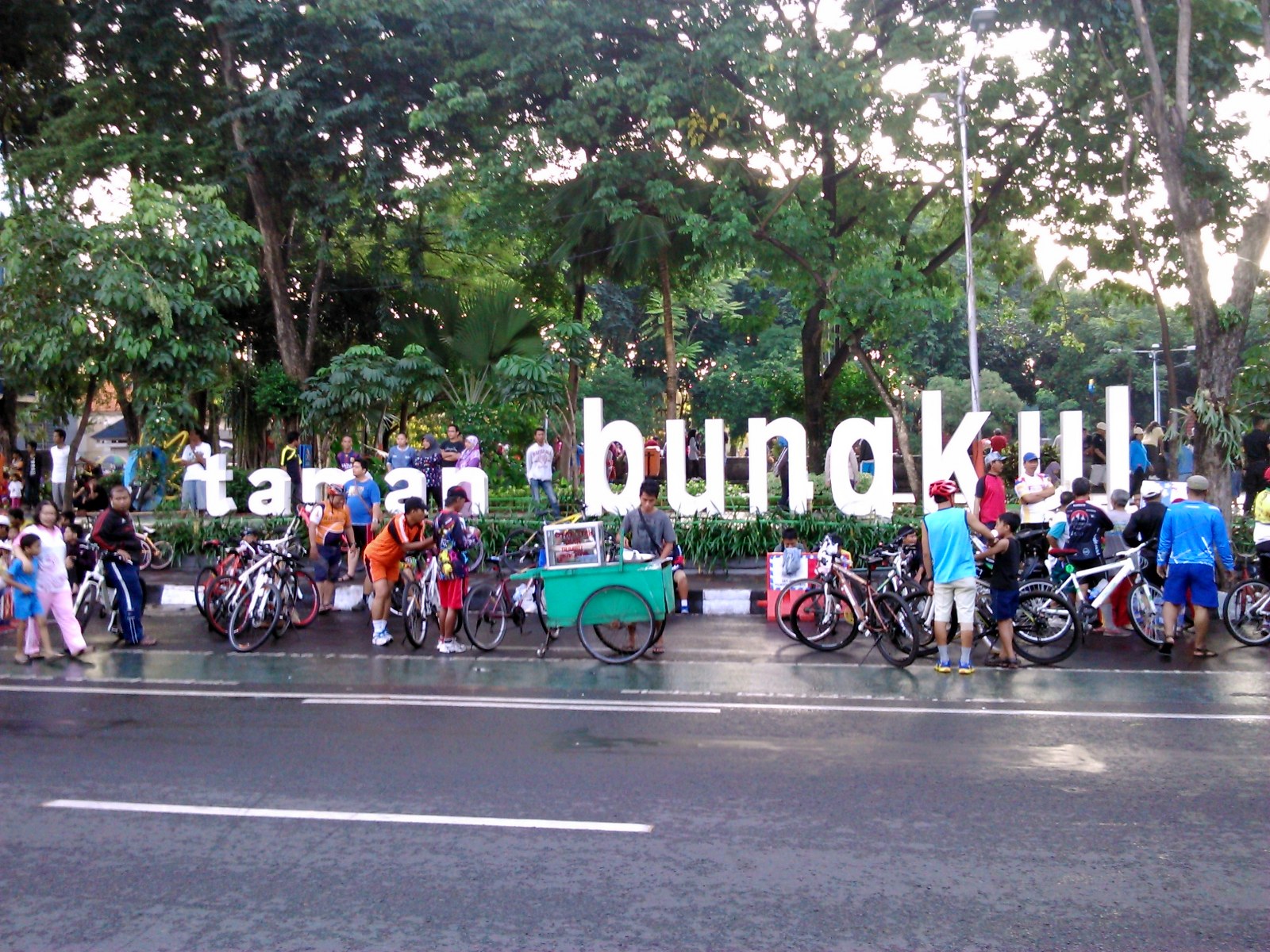 Car Free Day Surabaya.