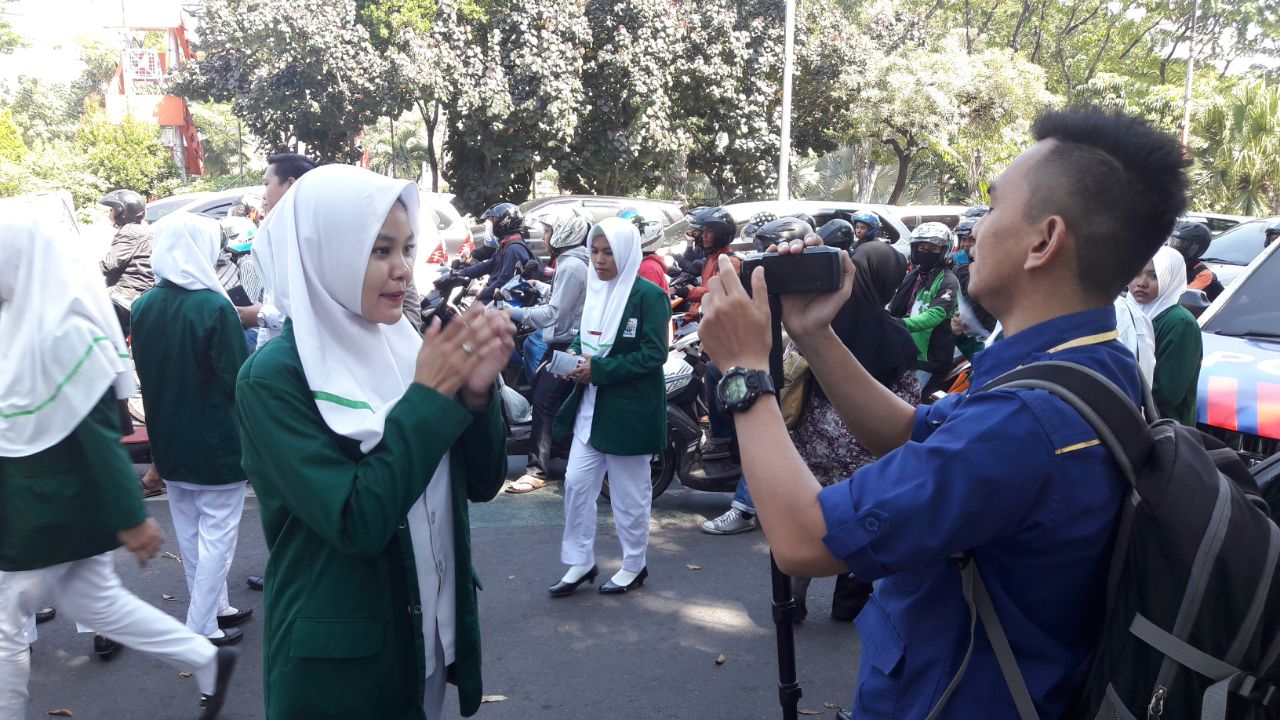 Ketua Himpunan Mahasiswa Kebidanan Unusa, Mahfira Fitri Maulani mengungkapkan, kegiatan ini merupakan bentuk kasih sayang para bidan kepada seluruh perempuan di Indonesia. Karena kanker serviks sangat berbahaya dan menyerang para wanita.