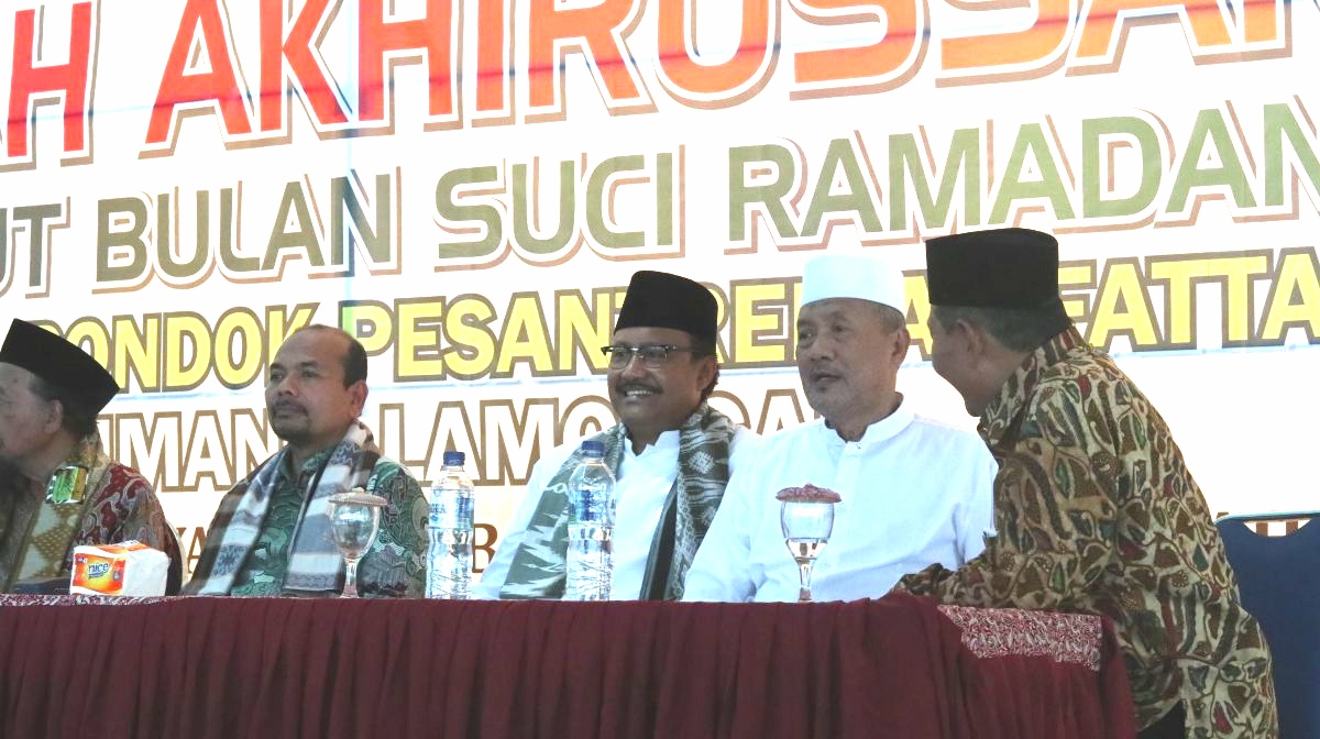 Gus Ipul bertemu dengan mantan Menteri Perencanaan Pembangunan Nasional, Andrinof Achir Chaniago di Lamongan, Sabtu (12/5). 
