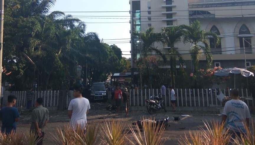 Kejadian ledakan bom di Gereja Santa Maria, Ngage Madya Surabaya. 