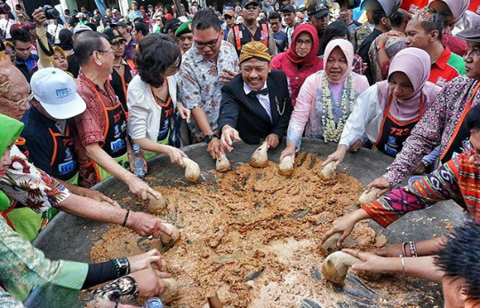 Festival Rujak Uleg pada 2017. (Foto: Ist)