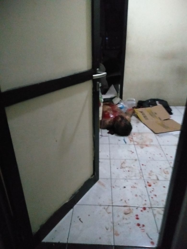 Tergeletak di dalam kamar rusunawa wonocolo diduga teroris bom bunuh diri