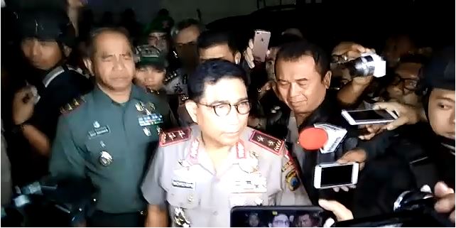 Kapolda Jawa Timur, Irjen machfud Arifin saat memberikan keterangan pers di Rusunawa Woncolo, Sidoarjo. (Foto: Haris/ngopibareng.id)