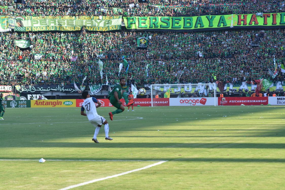 Laga Persebaya vs Persib ditunda.