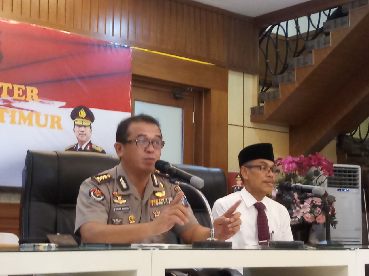 Kabid Humas Polda Jatim, Kombes Pol Frans Barung Mangera.